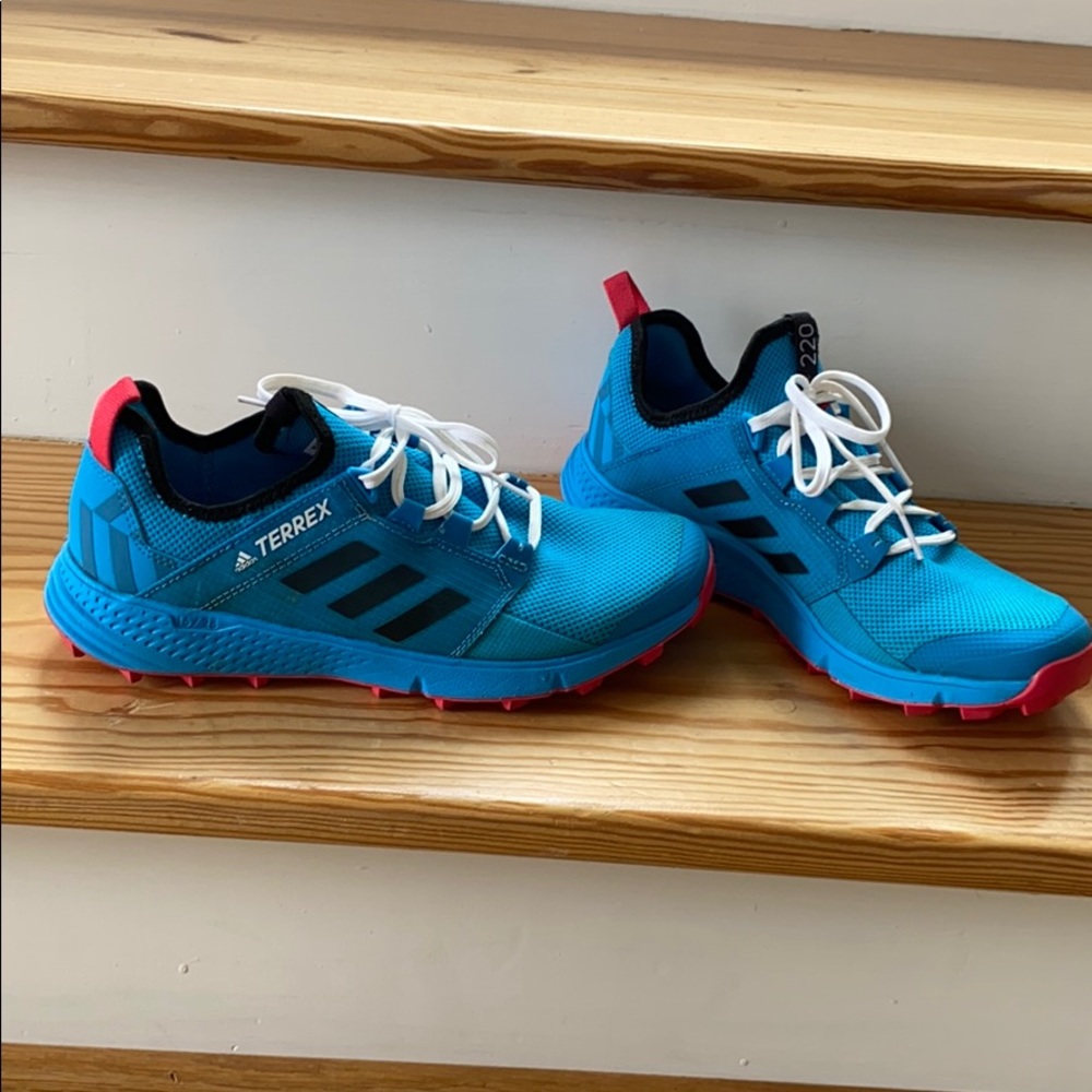 Adidas Terrex 220 trail running shoe 7.5